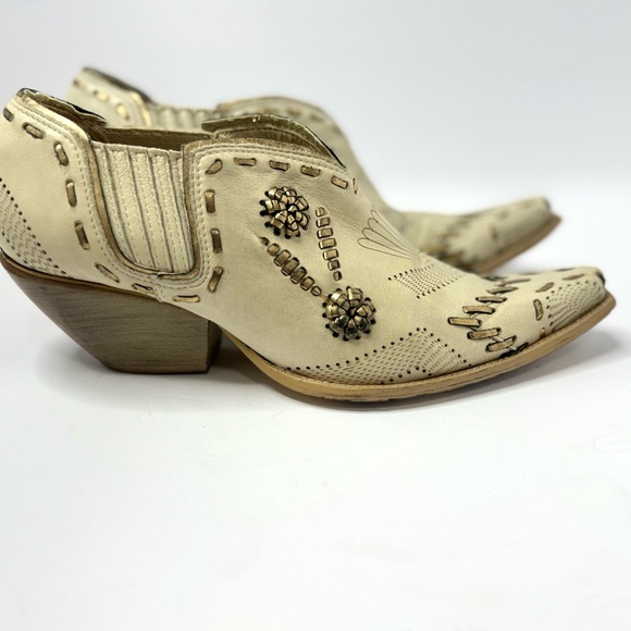 BCBG Women's Cream Western Ankle Boots Size 7.5 - Picture 1 of 5